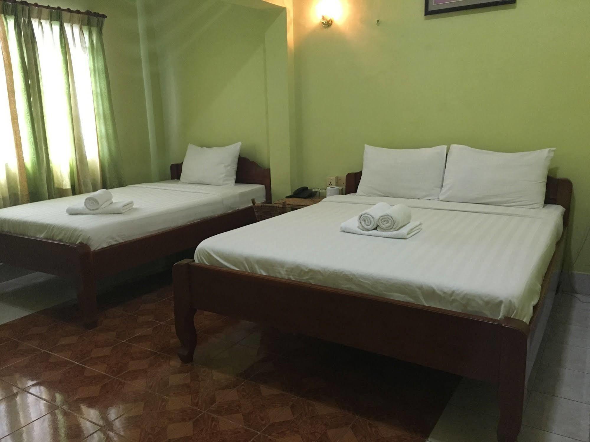 Pratna Guesthouse Phnom Penh Exterior photo